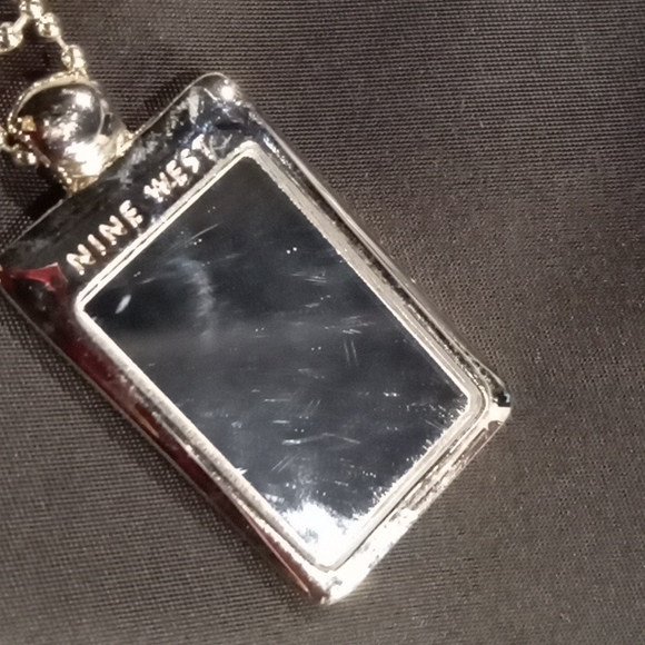 Nine West Tote ..Purse - Picture 4 of 7